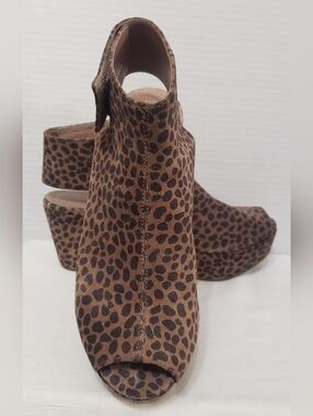 Chocolat Blu leopard print wedge clogs platform sandals leather suede 8.0